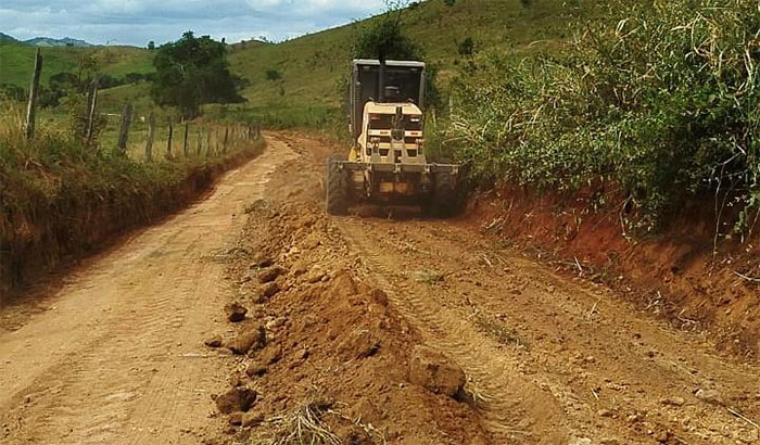 Prefeitura de Itaperuna recupera estradas na Prainha, Cavinha, Frigorífico e arredores